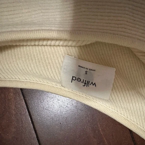 Wilfred Cream Off-Shoulder Crop Top - Picture 3 of 5